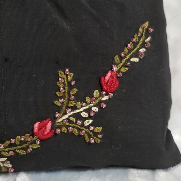 Rose embroidered•beaded•rattan/wood handles•black• - Picture 2 of 16